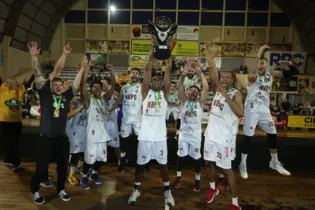 Imagem ilustrativa da imagem NBPG bate Cravinhos e
é campeão nacional de basquete