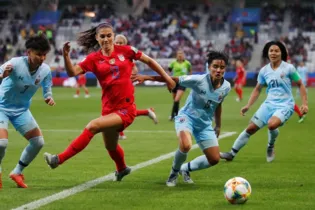 Com lotação máxima no estádio de Reims, os Estados Unidos – tricampeão mundial feminino – estreou contra a frágil equipe tailandesa.