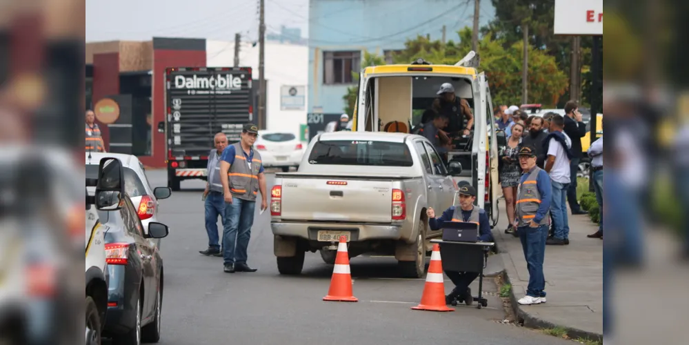 Operação realizada na terça-feira (13) identificou pendências em 79 veículos, totalizando mais de R$ 77 mil em tributos devidos