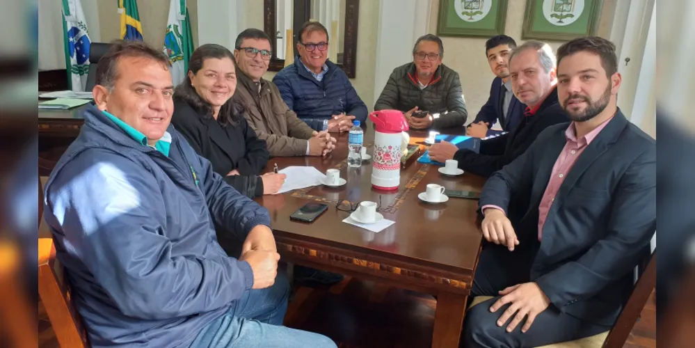 Prefeito se reuniu com integrantes da equipe técnica do consórcio Caminhos do Tibagi