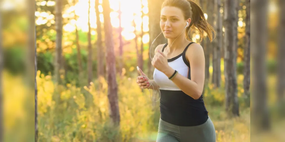 De acordo com a pesquisa, as atividades físicas mais praticadas pela população são caminhada, musculação, futebol e corrida