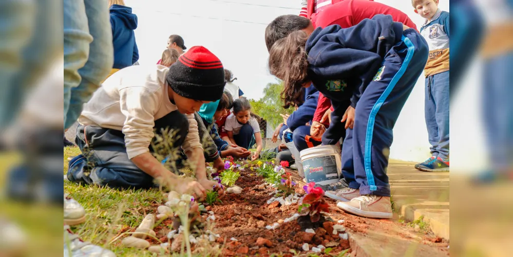 Ação uniu toda a comunidade escolar e garantiu um jardim bonito e colaborativo