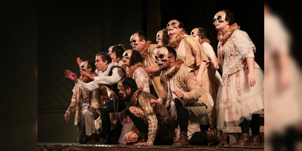 Estudantes conhecem vida e obra de Shakespeare em espetáculo de teatro