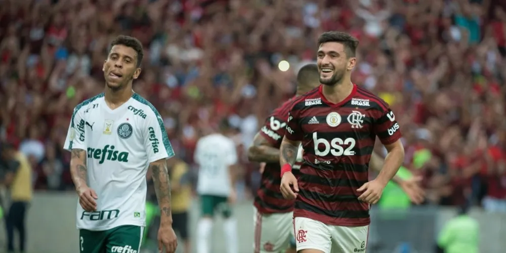 Em Maracanã lotado, Flamengo não tomou conhecimento dos paulistas