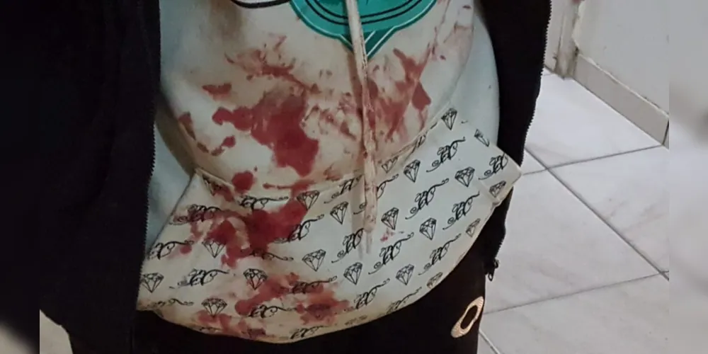 Jovem tinha manchas de sangue nas roupas e confessou homicídio