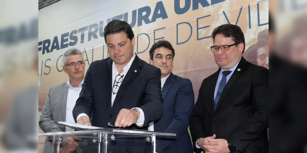 Ordem de serviço foi assinada por representantes do Governo do Paraná, governo federal e da empresa que fará o trabalho