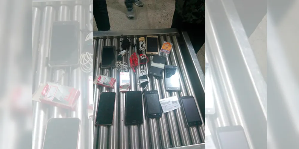 Imagem ilustrativa da imagem Agentes impedem entrada de ‘kit celular’ no cadeião
