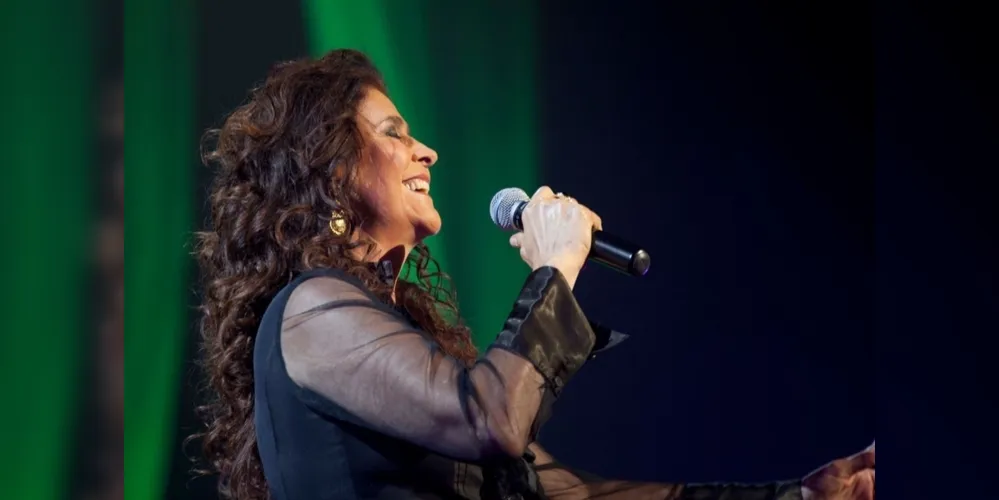 Joanna – uma das maiores vozes do país – confirmou show no Teatro Marista