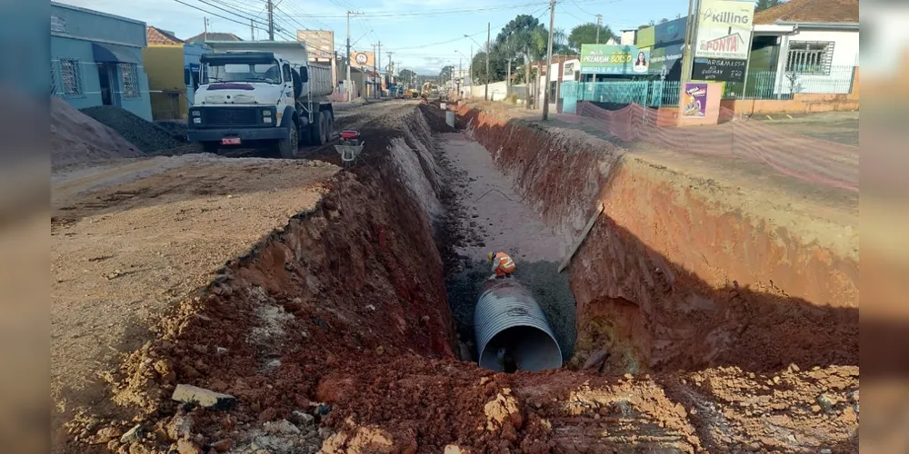 As obras de revitalização da avenida Carlos Cavalcanti serão concluídas em janeiro de 2020