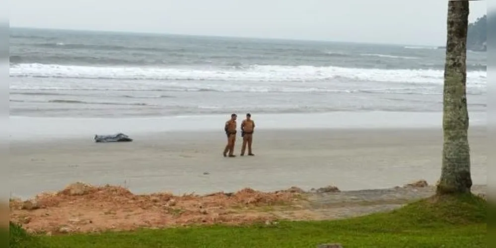 Corpo foi encontrado na areia da Praia Central, em Guaratuba