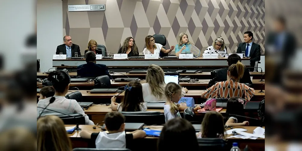 A relatora do PLS 490/2017, senadora Soraya Thronicke (PSL-MS) presidiu a audiência pública que debateu o homeschooling
