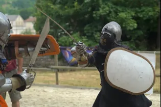 A competição de HMB é realizada com armaduras históricas, entre os períodos do século XIII e o século XVII