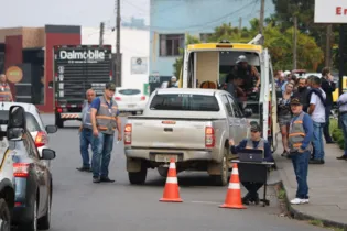 Operação realizada na terça-feira (13) identificou pendências em 79 veículos, totalizando mais de R$ 77 mil em tributos devidos