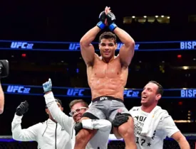 Imagem ilustrativa da imagem Brasileiro vence e se aproxima de disputa de cinturão no UFC