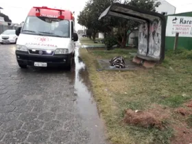 O corpo do morador da rua, conhecido na região como 'Beto', foi recolhido ao Instituto Médico Legal de Curitiba e a suspeita da morte é hipotermia 

