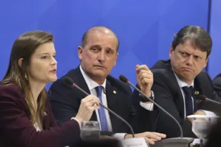 A secretaria especial do PPI, Martha Seillier, o ministro da Casa Civil, Onyx Lorenzoni, e o da Infraestrutura, Tarcísio Gomes de Freitas
