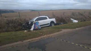O acidente envolveu um caminhão e um veículo de passeio - a vítima fatal teria sido ejetada do veículo