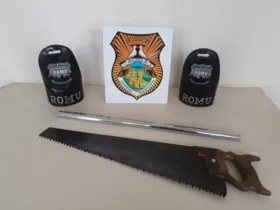 Objetos usados para agredir e ameaçar a vítima foram apreendidos pelos guardas