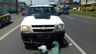 O acidente ocorreu por volta das 11h10 no km 174 da BR 373 (Av. Souza Naves) quando o veículo S-10 atropelou um pedestre que atravessava a rodovia empurrando uma bicicleta na pista sentido Londrina.