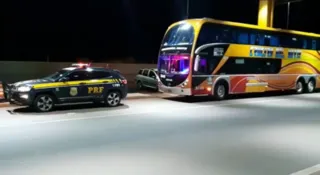 Imagem ilustrativa da imagem Ônibus argentino é detido com R$ 28 mil em multas não pagas