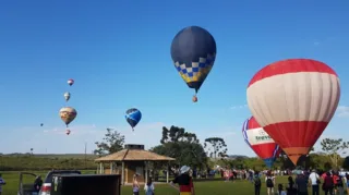 Imagem ilustrativa da imagem Revoada de Balões embeleza os céus de PG