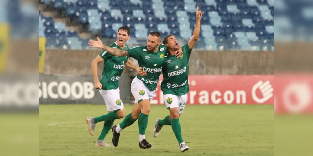 Cuiabá voltou a vencer depois de cinco partidas ao bater o Guarani