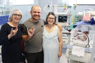 O casal Olímpia Virginia Páez e Ronildo Fernandes de Melo são deficientes auditivos e contaram com a ajuda de uma intérprete de Libras para acompanhar o parto e se comunicar com a equipe médica