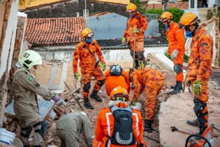 Equipes retiraram dos escombros o corpo da síndica do prédio, Maria das Graças Rodrigues, de 53 anos, última pessoa que estava desaparecida