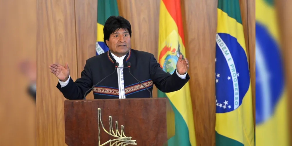  Ontem, o presidente Evo Morales renunciou ao cargo, após uma onda de protestos que já durava 21 dias