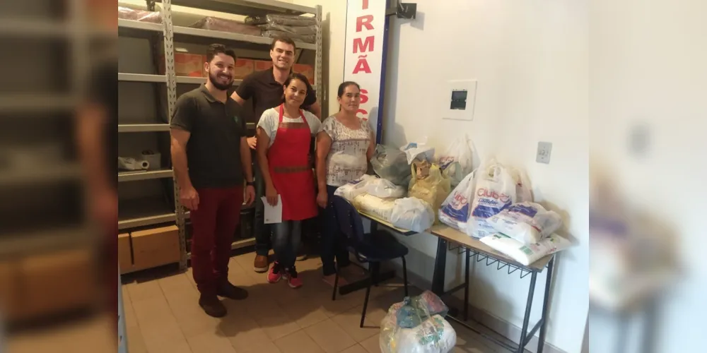 Empresa doa 200 quilos de alimentos para a Associação Espirita Irmã Scheila