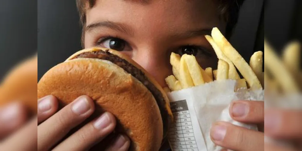 A ideia é incentivar as crianças a seguirem três passos simples para evitar o sobrepeso