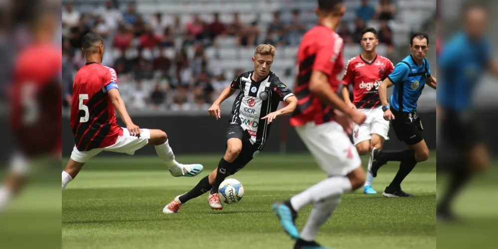Nas penalidades, o Athletico Paranaense venceu por 4 a 2 e avança para o final da competição