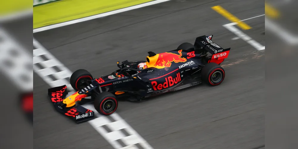 Piloto da Red Bull largou na pole position e conseguiu a vitória no GP de Interlagos
