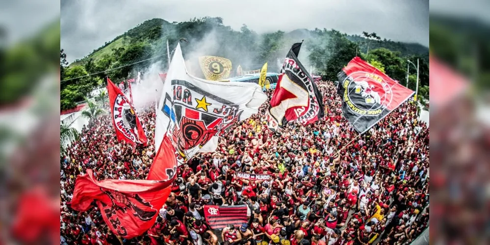 Embarque da delegação mobilizou a torcida do rubro-negra em todo o Rio de Janeiro