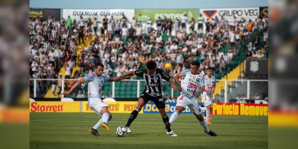 Fantasma se despediu do campeonato em jogo contra o Figueirense, em Florianópolis.
