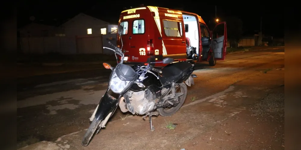 Imagem ilustrativa da imagem Queda de moto deixa casal ferido no Jardim Itapoá