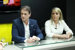Ao lado da gerente geral sudeste da Sanepar, Jeanne Schmidt, Cláudio Stabile avaliou investimentos da Companhia no Paraná