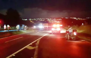 Acidente aconteceu na noite deste domingo próximo ao viaduto do Santa Paula, em Ponta Grossa