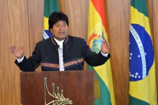  Ontem, o presidente Evo Morales renunciou ao cargo, após uma onda de protestos que já durava 21 dias