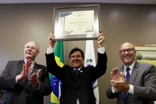 O produtor e diretor de cinema recebeu o título na Assembleia Legislativa do Paraná
