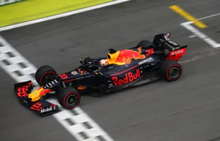 Piloto da Red Bull largou na pole position e conseguiu a vitória no GP de Interlagos