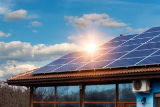 Imagem ilustrativa da imagem Projeto fotovoltaico traz economia de até 90%