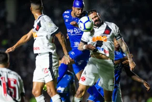 Com a vitória sobre a Raposa, Vasco fica muito perto da vaga na Copa Sul-Americana