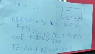 Um bilhete escrito por um aluno dela, e que chegou ao conhecimento da Redação do portal aRede, demonstra todo o carinho pela educadora