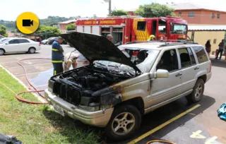 Imagem ilustrativa da imagem Automóvel pega fogo dentro de condomínio de PG