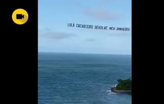 Imagem ilustrativa da imagem Lula processa Hang por faixa em aeronave no litoral de SC