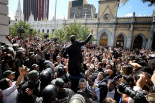Guaidó foi reeleito para o cargo de presidente da Assembleia Nacional (AN) venezuelana pelos votos de 100 deputados de oposição, no último domingo (5)