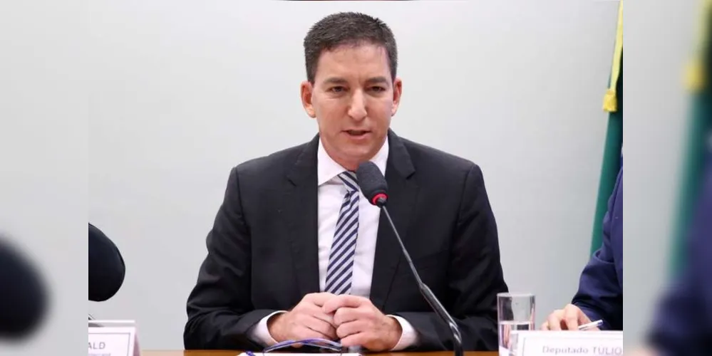  A denúncia contra Greenwald, ocorrida no âmbito da Operação Spoofing, acontece apesar de o ministro Gilmar Mendes, do STF (Supremo Tribunal Federal), ter proibido investigações sobre o jornalista, em agosto passado, sob o risco de ferir a liberdade de imprensa.