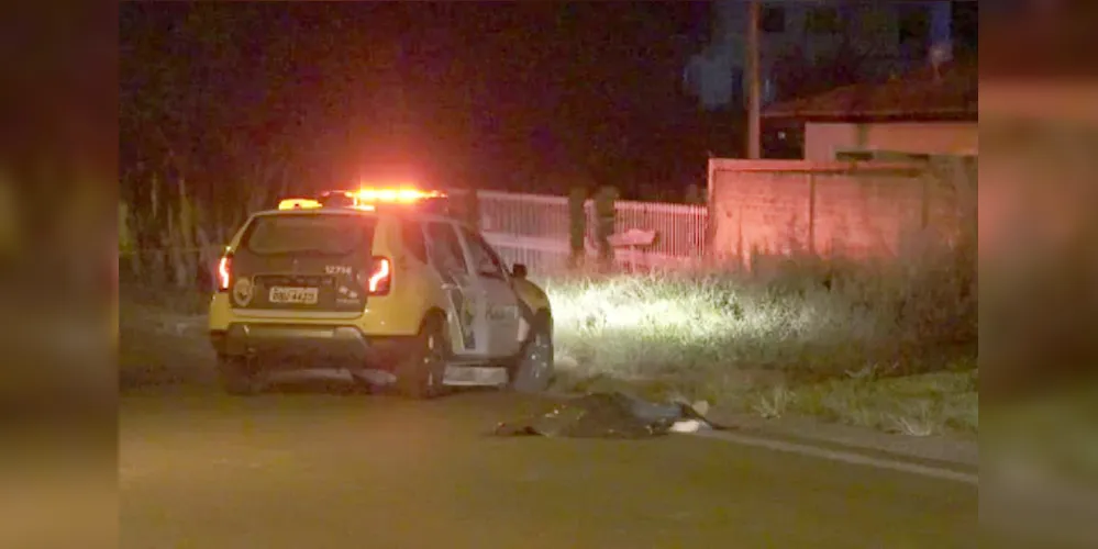 Vítima foi atingida por várias facadas e encontrada na Avenida Tocantins, no Cará-Cará