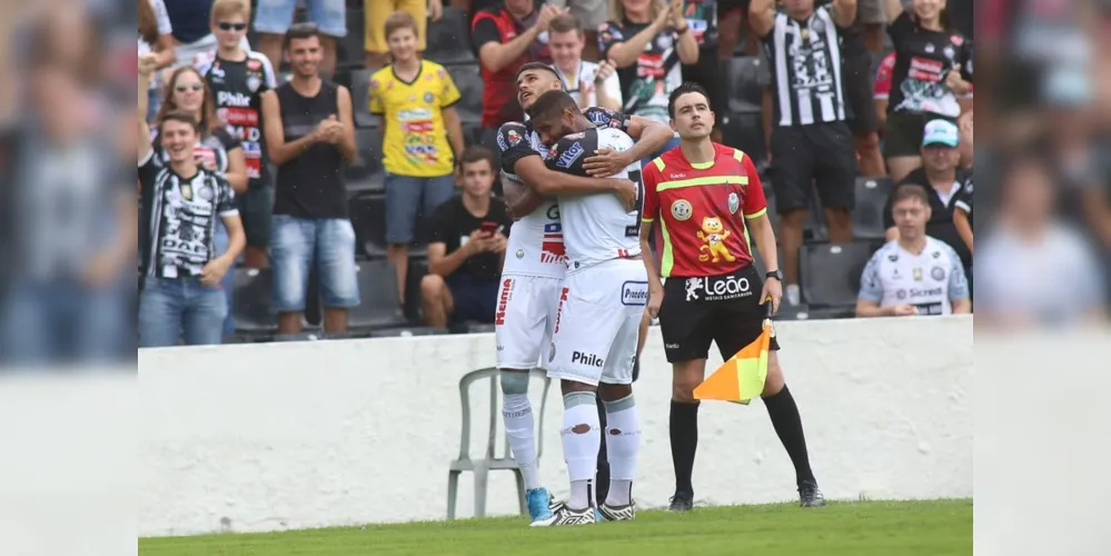 Vitória deixa o Fantasma na terceira posição do Paranaense com 13 pontos